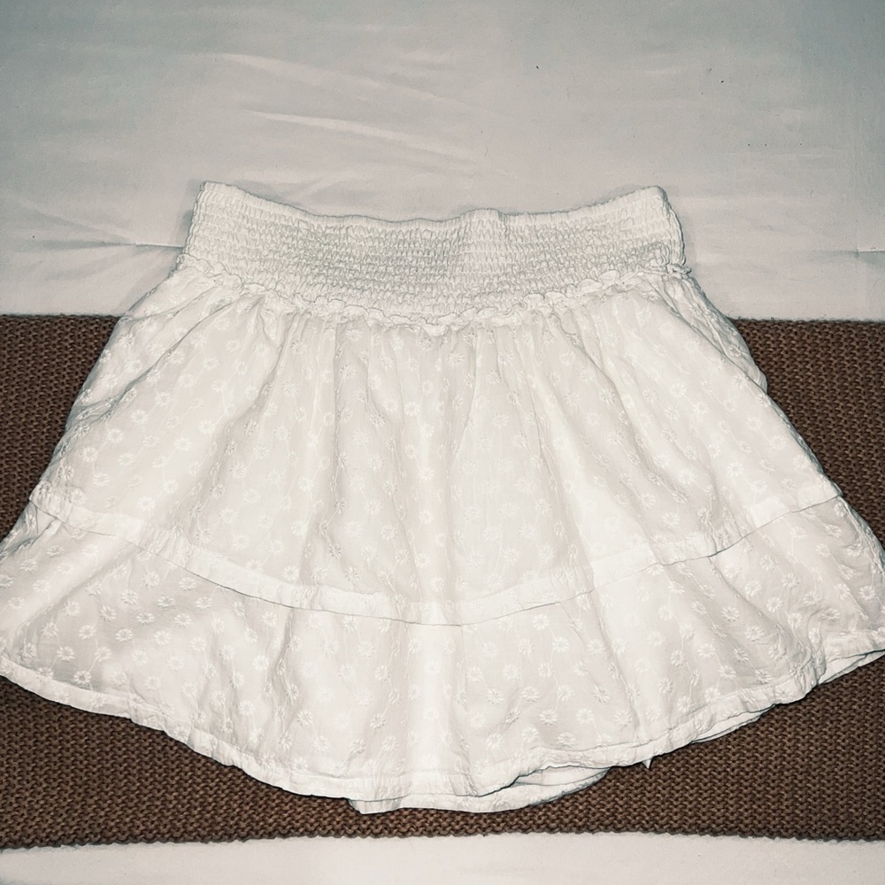 Hollister white floral ruffled skirt
